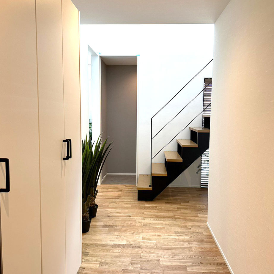 一級建築士事務所　ライフスタイル(LIFE STYLE) 【2階リビング/ガレージハウス/畳スペース/コーナー連窓】家族空間が明るく、プライベート感のある空間の建築実例画像3