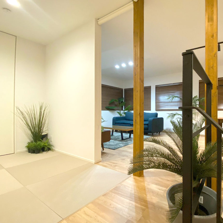 一級建築士事務所　ライフスタイル(LIFE STYLE) 【2階リビング/ガレージハウス/畳スペース/コーナー連窓】家族空間が明るく、プライベート感のある空間の建築実例画像4