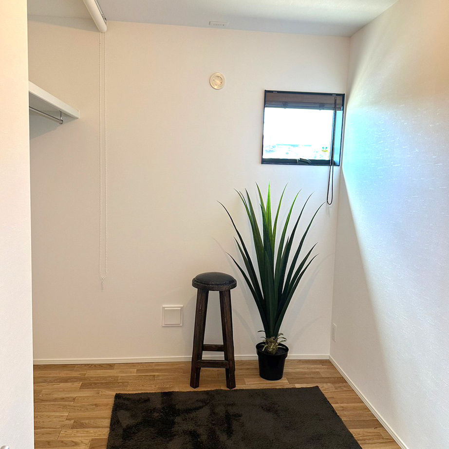 一級建築士事務所　ライフスタイル(LIFE STYLE) 【2階リビング/ガレージハウス/畳スペース/コーナー連窓】家族空間が明るく、プライベート感のある空間の建築実例画像9