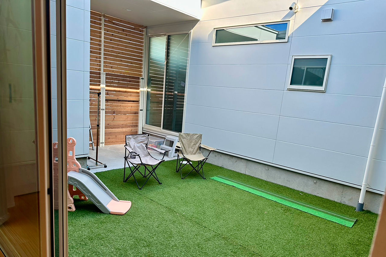 シンプルノート名古屋中区スタジオ／KanZEON 【2000万円台｜間取り図有｜コンパクト】プライベートな中庭を囲むコの字型。平屋のように暮らせる2階建ての建築実例画像8