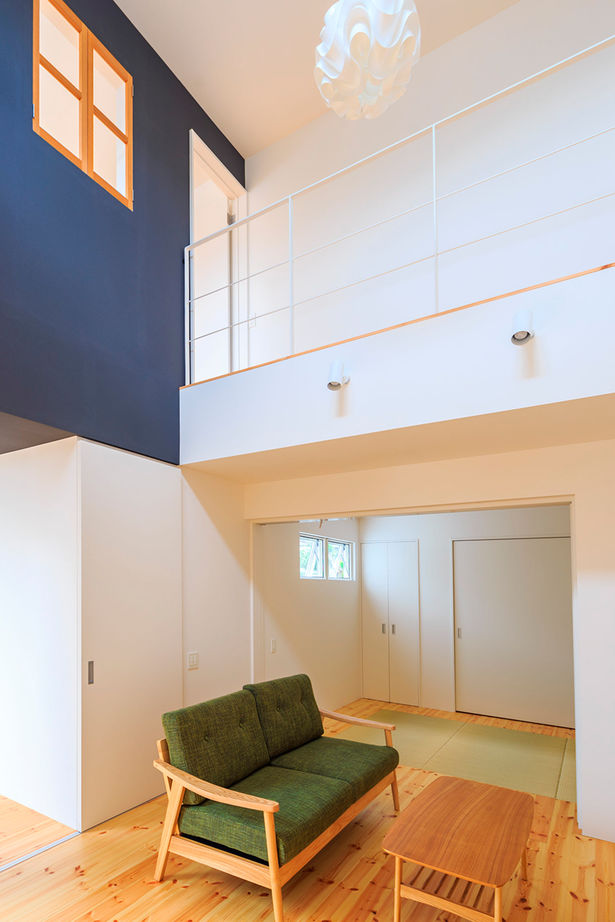 シンプルノート名古屋中区スタジオ／KanZEON 【2000万円台｜L字型｜吹抜けリビング】窓をつくらず、中庭から採光。シンプルでコンパクトな2階建ての建築実例画像5