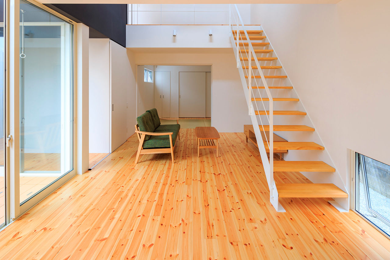 シンプルノート名古屋中区スタジオ／KanZEON 【2000万円台｜L字型｜吹抜けリビング】窓をつくらず、中庭から採光。シンプルでコンパクトな2階建ての建築実例画像8