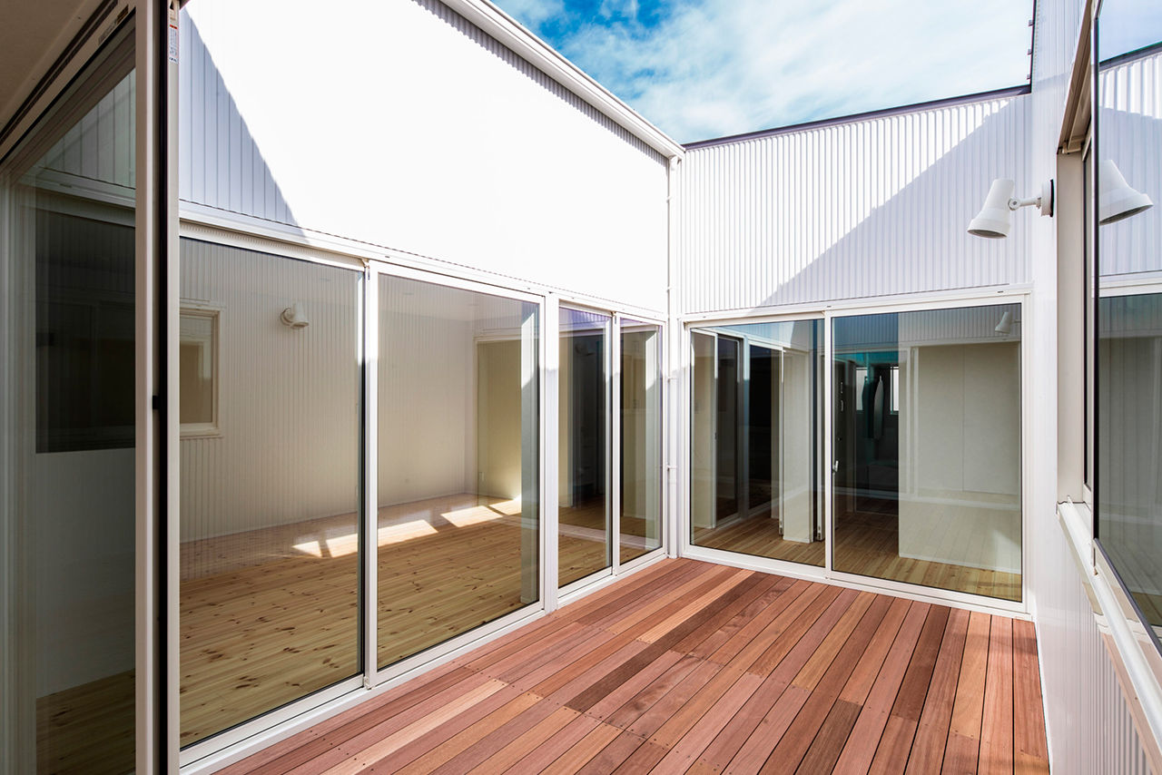 シンプルノート名古屋中区スタジオ／KanZEON 【2000万円台｜平屋｜シンプルデザイン】窓がないのには理由がある。水平ラインが美しいフラットな平屋の建築実例画像2