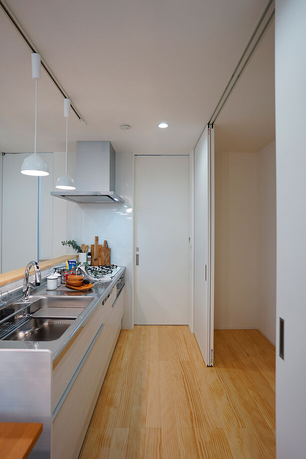 シンプルノート名古屋中区スタジオ／KanZEON 【1000万円台｜間取り図有｜平屋｜20坪台】南北のデッキから光と風が抜ける、コの字型のコンパクトな平屋の建築実例画像7