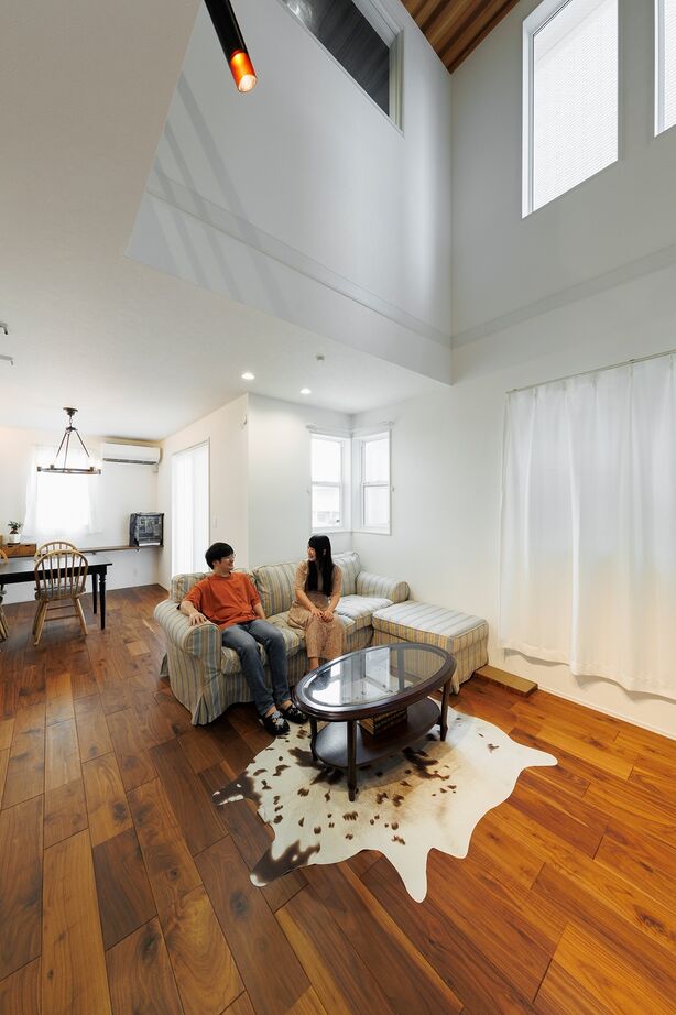 mito HOUSE（美都住販） 【2000万円台|間取り図有|断熱等級6】書斎とリビングを吹抜けが緩やかにつなぐ、開放的なアメリカンハウスの建築実例画像2