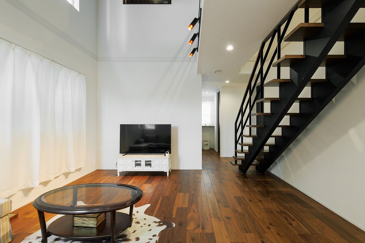 mito HOUSE（美都住販） 【2000万円台|間取り図有|断熱等級6】書斎とリビングを吹抜けが緩やかにつなぐ、開放的なアメリカンハウスの建築実例画像3