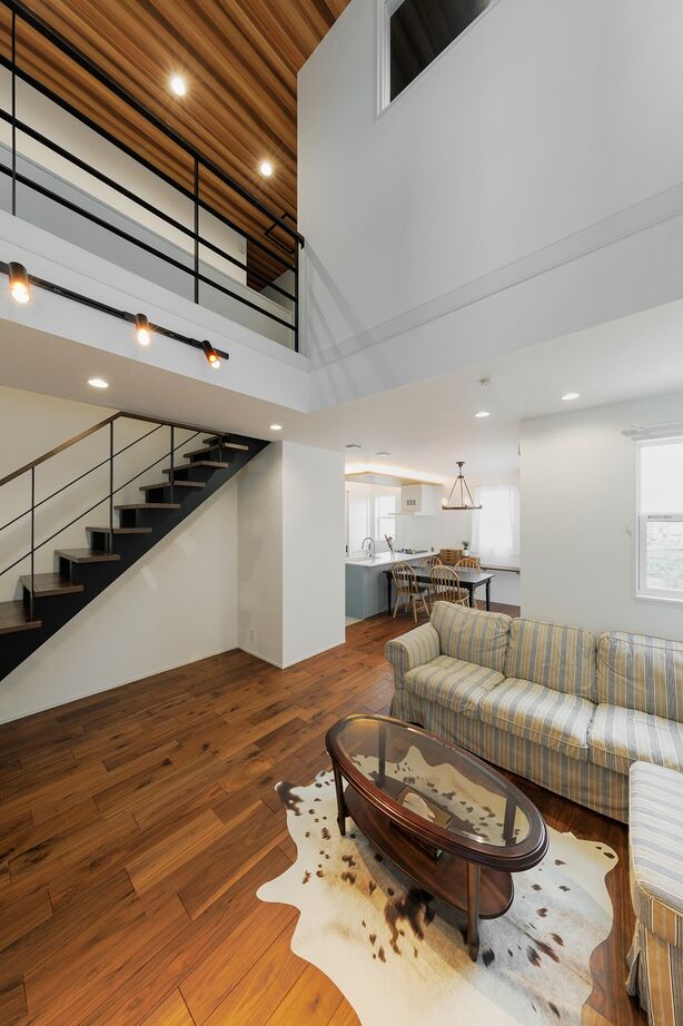 mito HOUSE（美都住販） 【2000万円台|間取り図有|断熱等級6】書斎とリビングを吹抜けが緩やかにつなぐ、開放的なアメリカンハウスの建築実例画像4