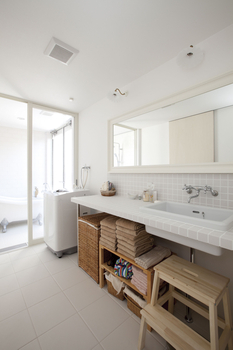 宮崎工務店 【コの字型キッチン×1000万円台×自然素材】子供やママ友と女子会ができるナチュラルハウスの建築実例画像4