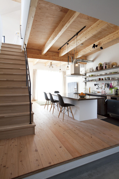 宮崎工務店 【コの字型キッチン×1000万円台×自然素材】子供やママ友と女子会ができるナチュラルハウスの建築実例画像9