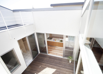 宮崎工務店 【2000万円台×動線×平屋風】自然素材をあふれる　建築家と建てた中庭のある家の建築実例画像4