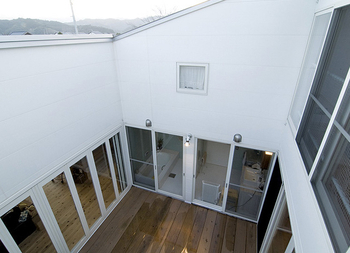 宮崎工務店 【土間×2000万円台】建築家が「ソラ」もデザイン。自然素材に囲まれた快適空間で過ごす中庭のある家の建築実例画像3