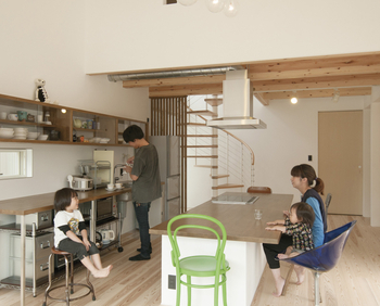 宮崎工務店 【コの字型×外観×平屋風】オープンキッチンの楽しい我が家。中庭でアウトドアを愉しむシンプルモダンの家の建築実例画像2