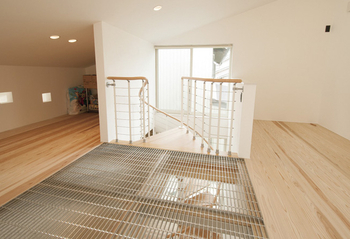 宮崎工務店 【コの字型×外観×平屋風】オープンキッチンの楽しい我が家。中庭でアウトドアを愉しむシンプルモダンの家の建築実例画像6