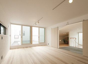 宮崎工務店 【コの字型×外観×平屋風】オープンキッチンの楽しい我が家。中庭でアウトドアを愉しむシンプルモダンの家の建築実例画像7