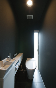 宮崎工務店 【コの字型×外観×平屋風】オープンキッチンの楽しい我が家。中庭でアウトドアを愉しむシンプルモダンの家の建築実例画像8