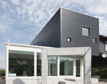 宮崎工務店 【コの字型×外観×平屋風】オープンキッチンの楽しい我が家。中庭でアウトドアを愉しむシンプルモダンの家の建築実例画像10