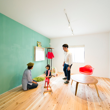 宮崎工務店 【デザイン×2000万円台×土間】玄関一体のLDKは開放感抜群！コの字型キッチンを備えたこだわりカフェ風の家の建築実例画像6