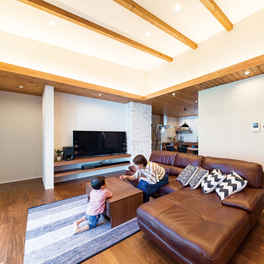 宮崎工務店 【和モダン×外観×2000万円台】中庭を囲むコの字型の平屋。漆喰、無垢材など自然素材があふれる快適空間の建築実例画像4