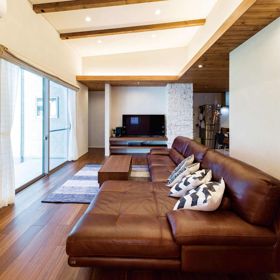 宮崎工務店 【和モダン×外観×2000万円台】中庭を囲むコの字型の平屋。漆喰、無垢材など自然素材があふれる快適空間の建築実例画像5