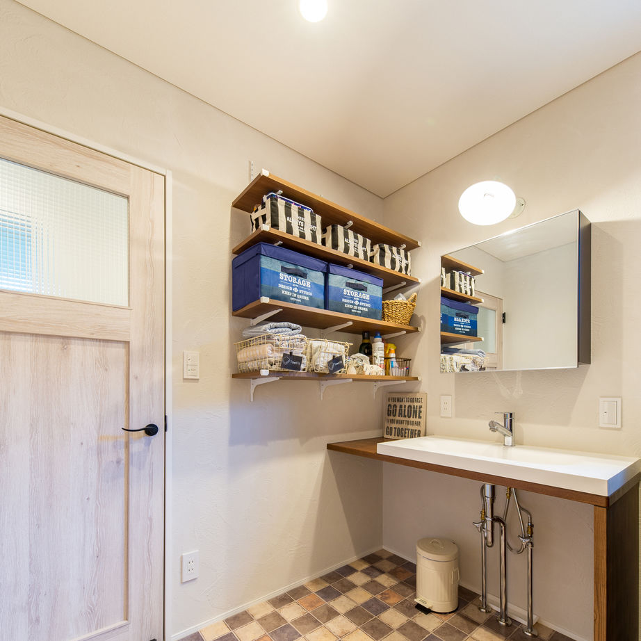 宮崎工務店 【和モダン×外観×2000万円台】中庭を囲むコの字型の平屋。漆喰、無垢材など自然素材があふれる快適空間の建築実例画像9