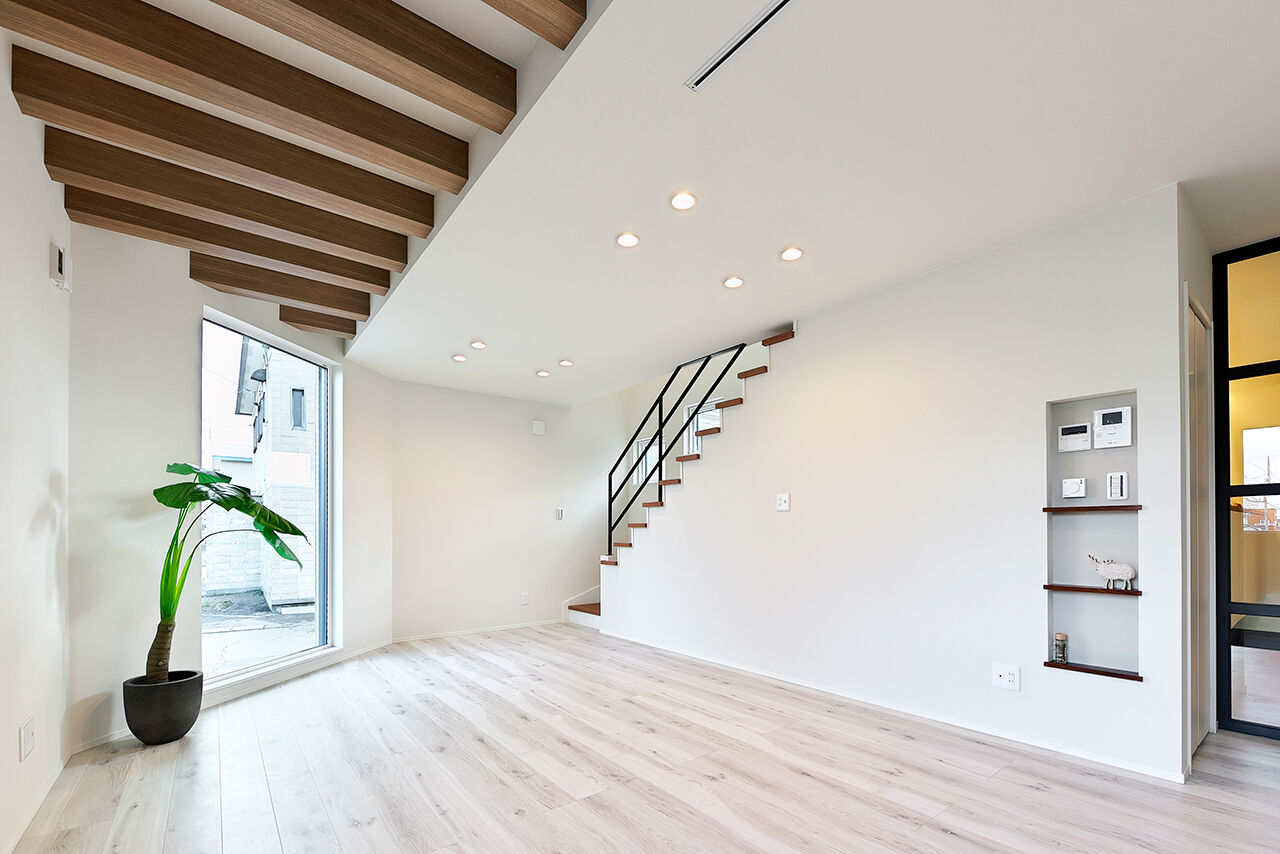 アスターハウス（札幌・札幌近郊） 【北海道江別市／LDK床暖房】角地を活かした外観デザインが、ご近所のランドマークにの建築実例画像2