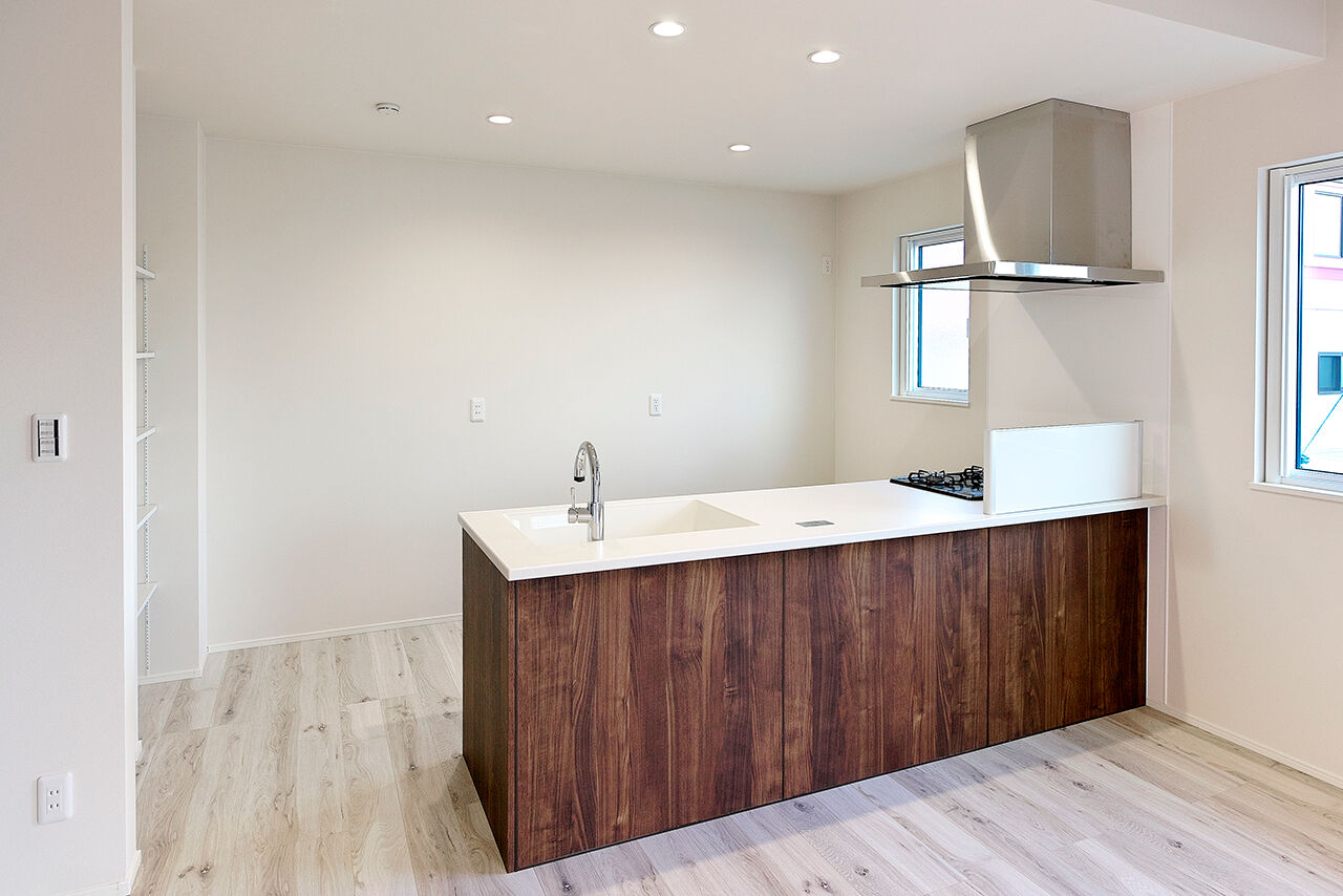 アスターハウス（札幌・札幌近郊） 【北海道江別市／LDK床暖房】角地を活かした外観デザインが、ご近所のランドマークにの建築実例画像3