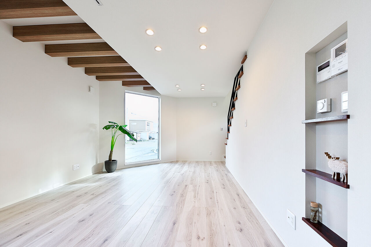 アスターハウス（札幌・札幌近郊） 【北海道江別市／LDK床暖房】角地を活かした外観デザインが、ご近所のランドマークにの建築実例画像4