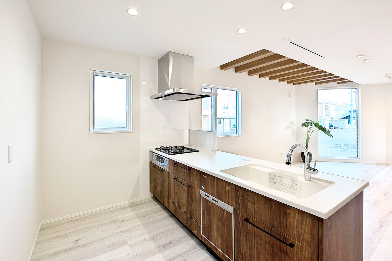 アスターハウス（札幌・札幌近郊） 【北海道江別市／LDK床暖房】角地を活かした外観デザインが、ご近所のランドマークにの建築実例画像5