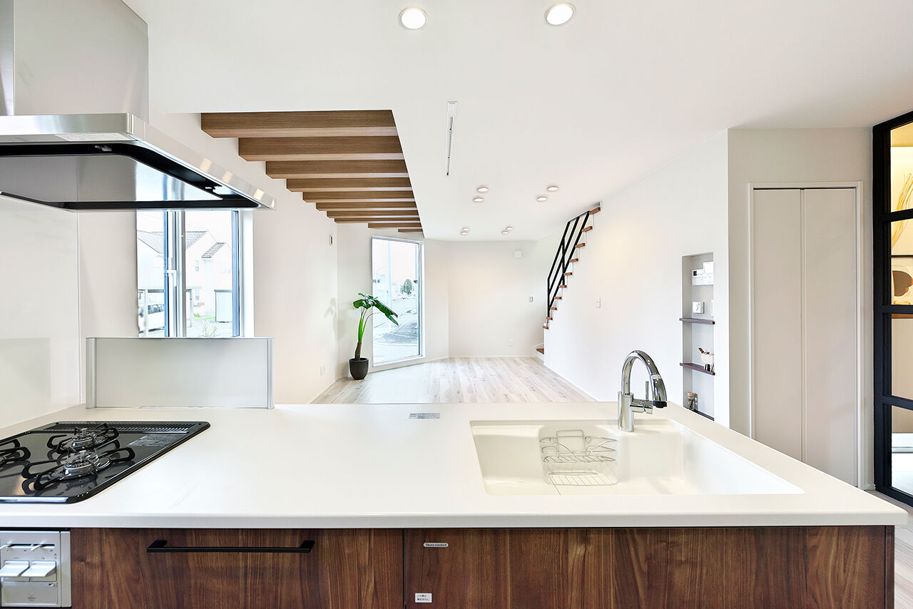 アスターハウス（札幌・札幌近郊） 【北海道江別市／LDK床暖房】角地を活かした外観デザインが、ご近所のランドマークにの建築実例画像6