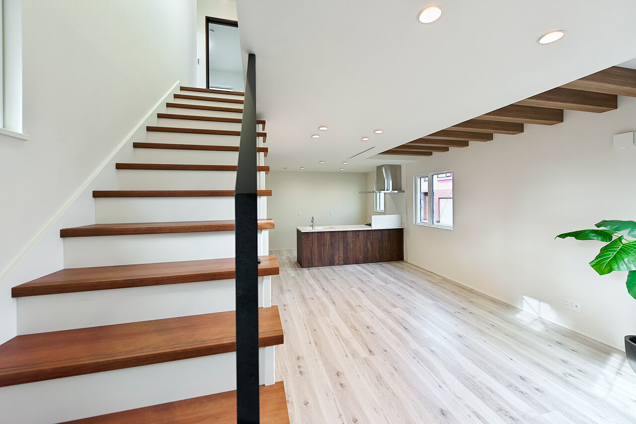 アスターハウス（札幌・札幌近郊） 【北海道江別市／LDK床暖房】角地を活かした外観デザインが、ご近所のランドマークにの建築実例画像7