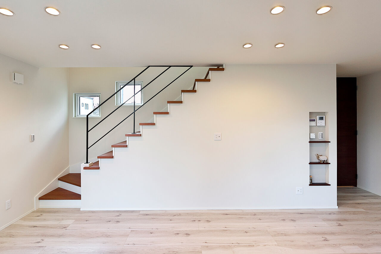 アスターハウス（札幌・札幌近郊） 【北海道江別市／LDK床暖房】角地を活かした外観デザインが、ご近所のランドマークにの建築実例画像8