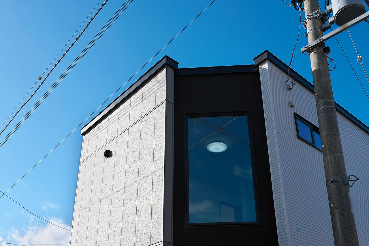 アスターハウス（札幌・札幌近郊） 【北海道江別市／LDK床暖房】角地を活かした外観デザインが、ご近所のランドマークにの建築実例画像10