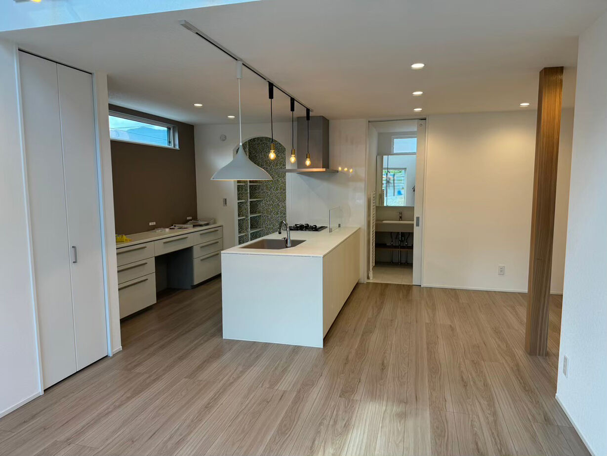 アスターハウス（札幌・札幌近郊） 【北海道札幌市／LDK床暖房／吹抜け】「クールな外観×可愛い内装」仲良しご夫婦のコラボ作品の建築実例画像2