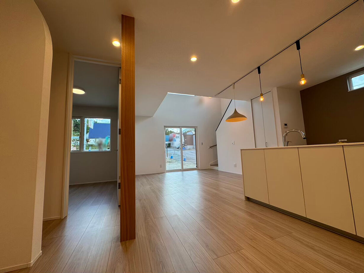 アスターハウス（札幌・札幌近郊） 【北海道札幌市／LDK床暖房／吹抜け】「クールな外観×可愛い内装」仲良しご夫婦のコラボ作品の建築実例画像3