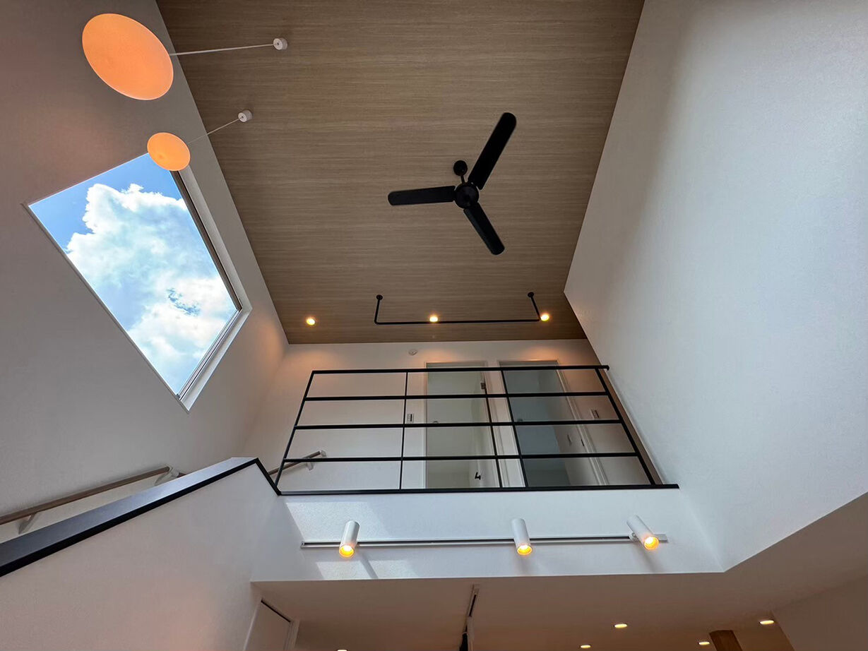 アスターハウス（札幌・札幌近郊） 【北海道札幌市／LDK床暖房／吹抜け】「クールな外観×可愛い内装」仲良しご夫婦のコラボ作品の建築実例画像4