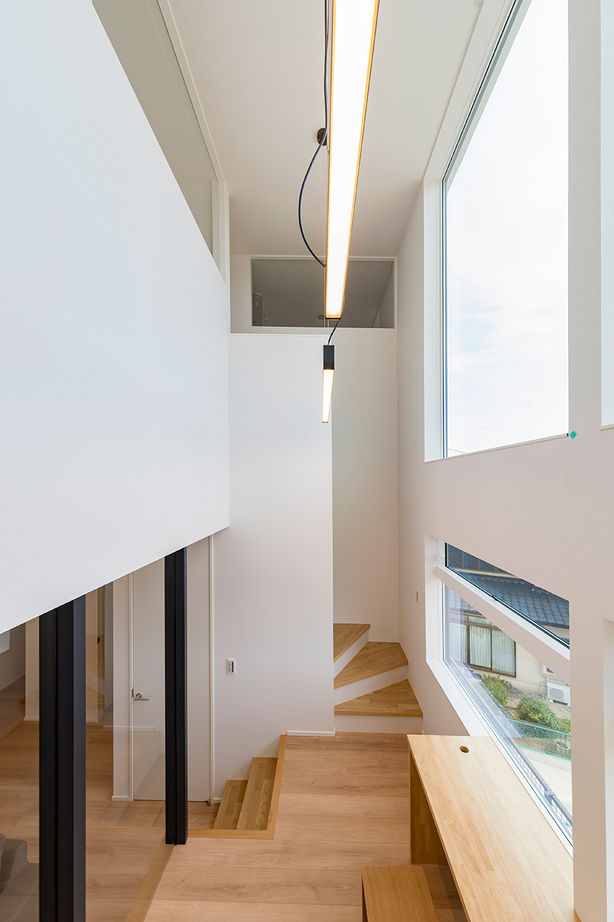 トスコ 【瀬戸市/1000万円台/30坪台/3LDK/スクエアの外観/間取り図】外と内からの目線を計算。土地を活かした設計の建築実例画像4