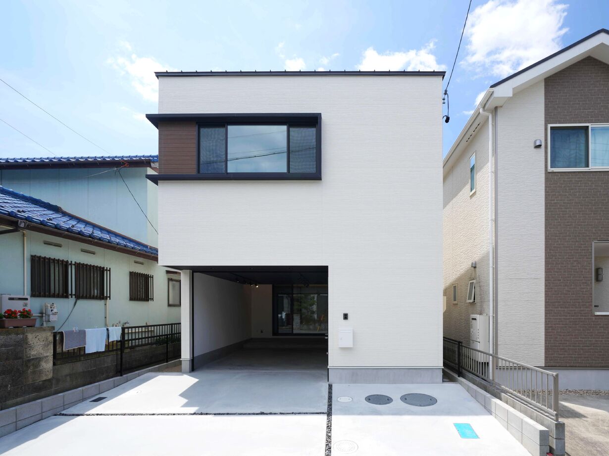 トスコ 【価格1000万円台/2階建て/シンプルモダン/理想の間取り/ビルトインガレージ】クルマと過ごすガレージハウスの建築実例画像