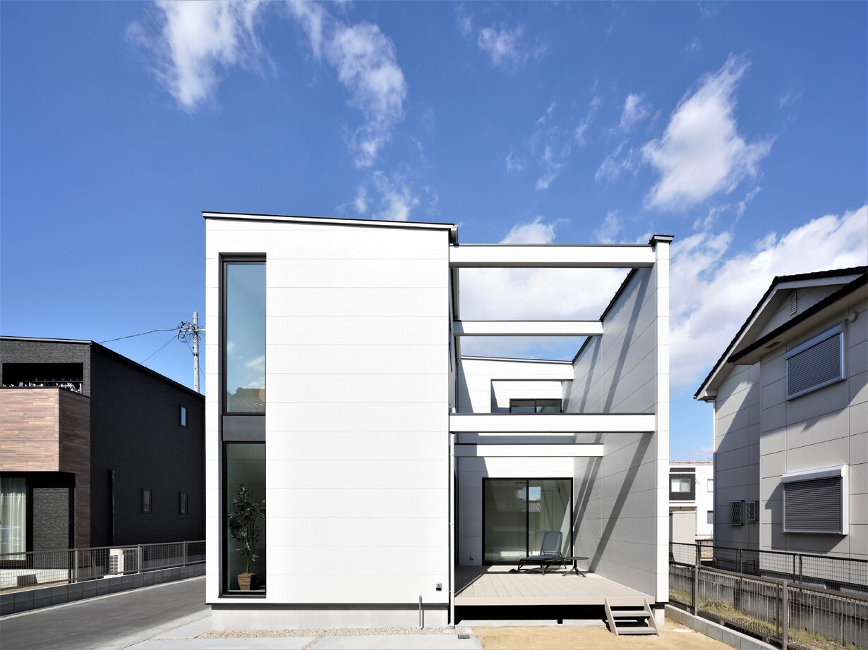 トスコ 【本体価格1000万円台/シンプルモダン/2階建て/30坪台/理想の間取り】プライバシーを守る中庭のある家の建築実例画像