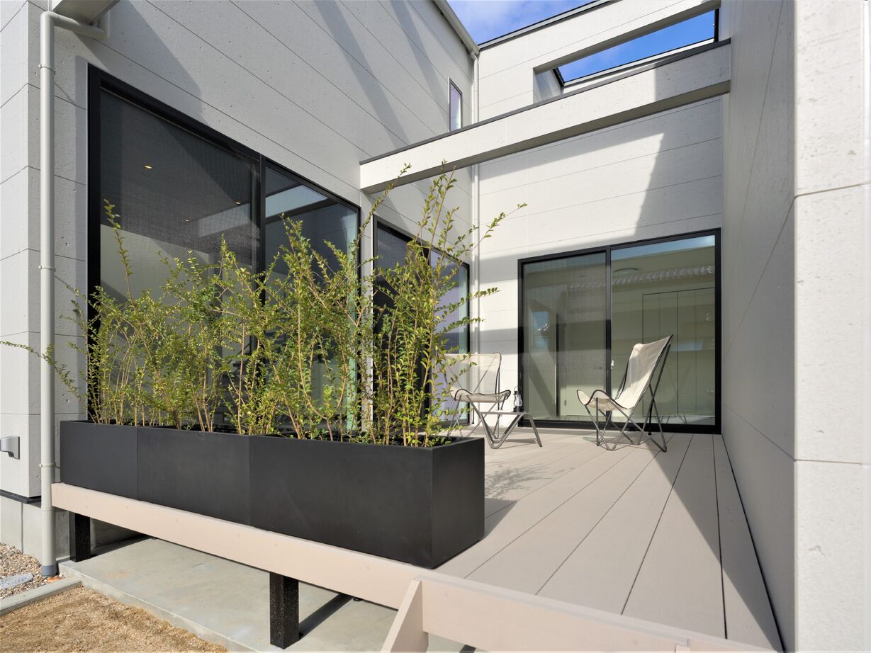 トスコ 【本体価格1000万円台/シンプルモダン/2階建て/30坪台/理想の間取り】プライバシーを守る中庭のある家の建築実例画像2