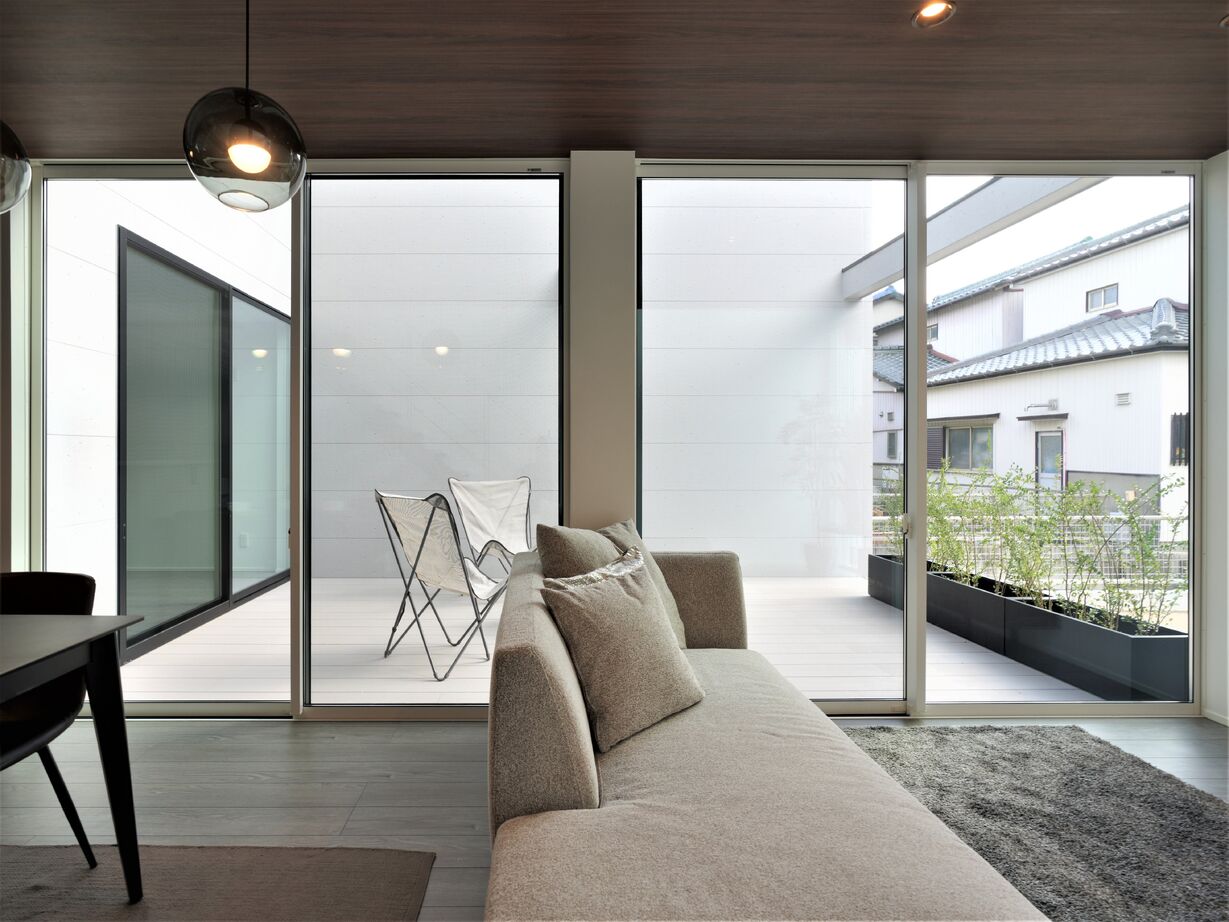 トスコ 【本体価格1000万円台/シンプルモダン/2階建て/30坪台/理想の間取り】プライバシーを守る中庭のある家の建築実例画像4