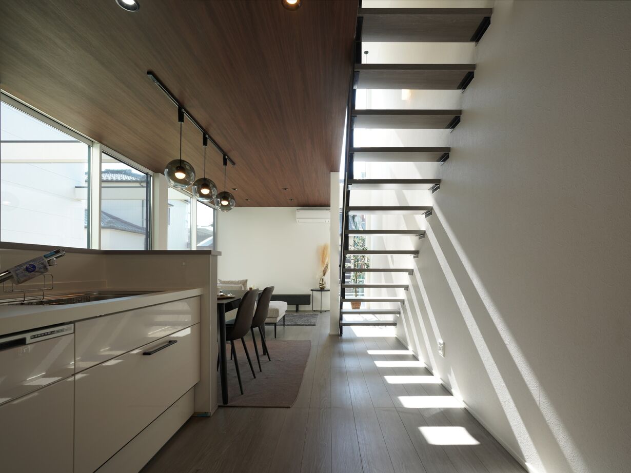 トスコ 【本体価格1000万円台/シンプルモダン/2階建て/30坪台/理想の間取り】プライバシーを守る中庭のある家の建築実例画像5