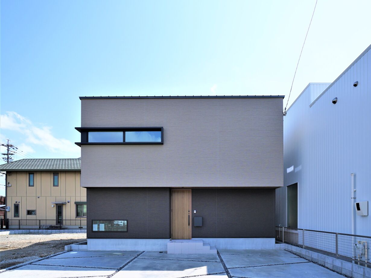 トスコ 【2000万円台/シンプルモダン/2階建て/30坪台/理想の間取り】理想の家事導線を叶えたシンプルモダンな家の建築実例画像1