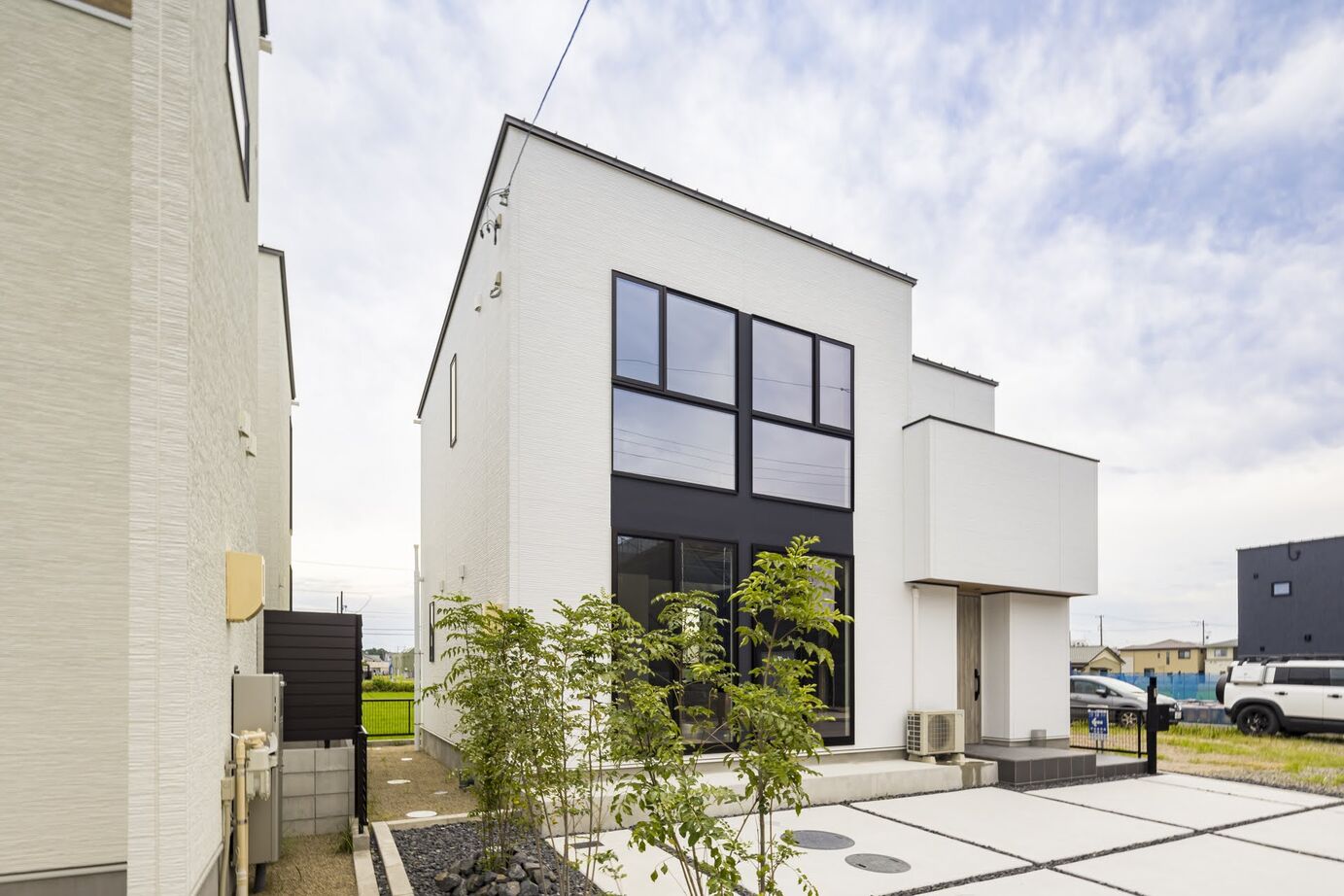 トスコ 【価格1000万円台/シンプルモダン/2階建て/30坪台/理想の間取り】大開口をデザインした住まいの建築実例画像