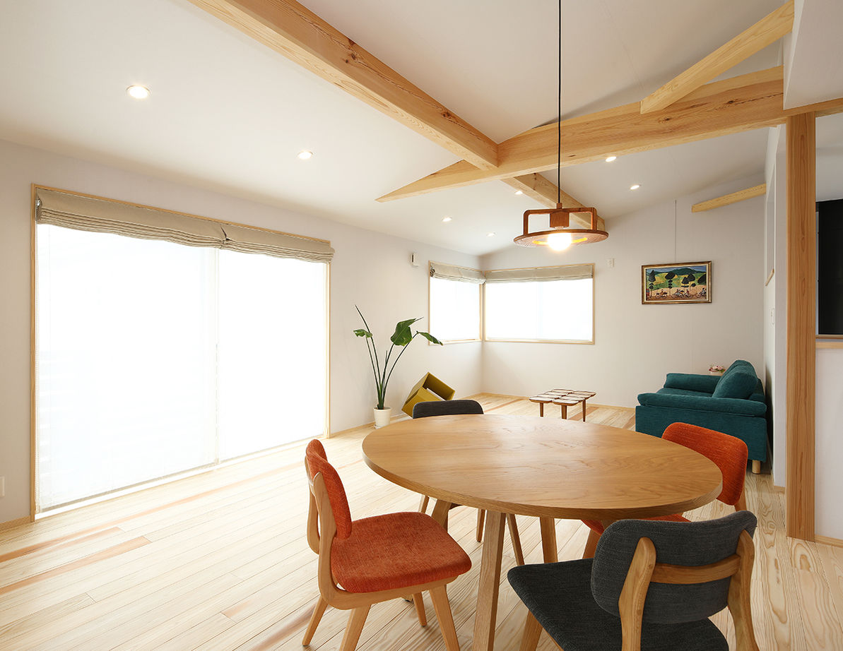 サイト工業　はぐくみの木の家(宮城・福島） 【2200万円/間取り図有/薪ストーブのある家】開放的な２階リビングと木の温もり、薪ストーブがある家。の建築実例画像2