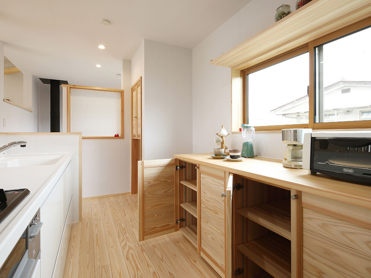 サイト工業　はぐくみの木の家(宮城・福島） 【2200万円/間取り図有/薪ストーブのある家】開放的な２階リビングと木の温もり、薪ストーブがある家。の建築実例画像4