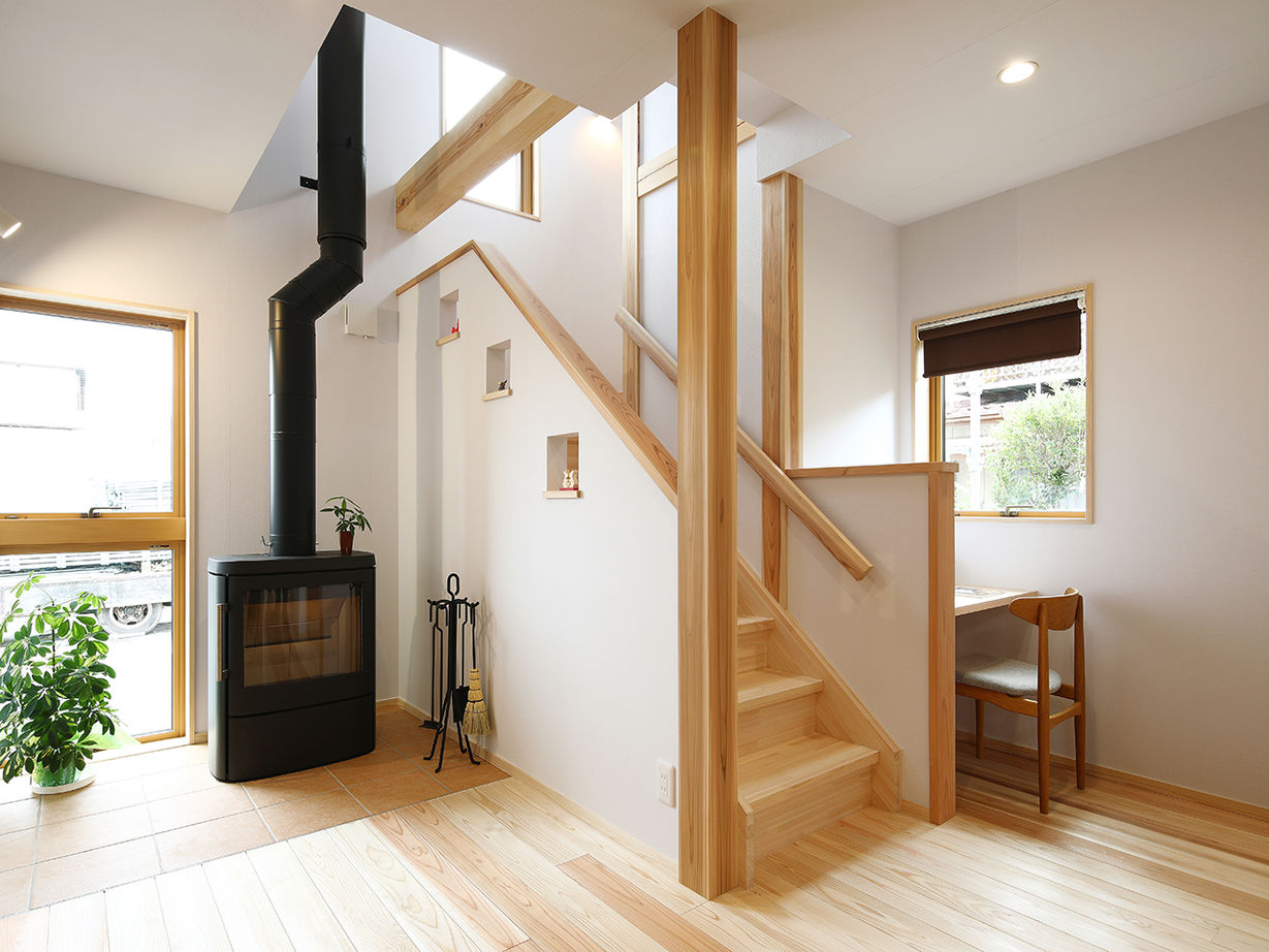 サイト工業　はぐくみの木の家(宮城・福島） 【2200万円/間取り図有/薪ストーブのある家】開放的な２階リビングと木の温もり、薪ストーブがある家。の建築実例画像5