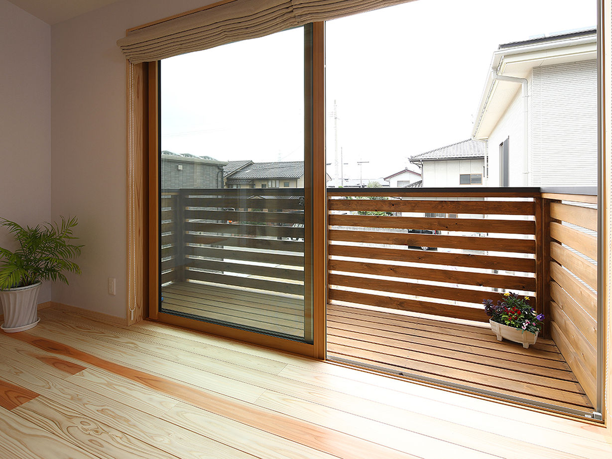 サイト工業　はぐくみの木の家(宮城・福島） 【2200万円/間取り図有/薪ストーブのある家】開放的な２階リビングと木の温もり、薪ストーブがある家。の建築実例画像9