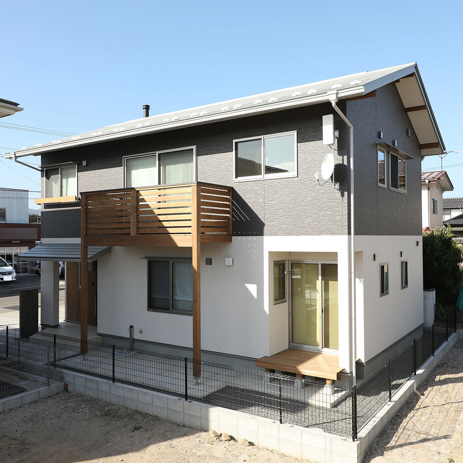 サイト工業　はぐくみの木の家(宮城・福島） 【2200万円/間取り図有/薪ストーブのある家】開放的な２階リビングと木の温もり、薪ストーブがある家。の建築実例画像10