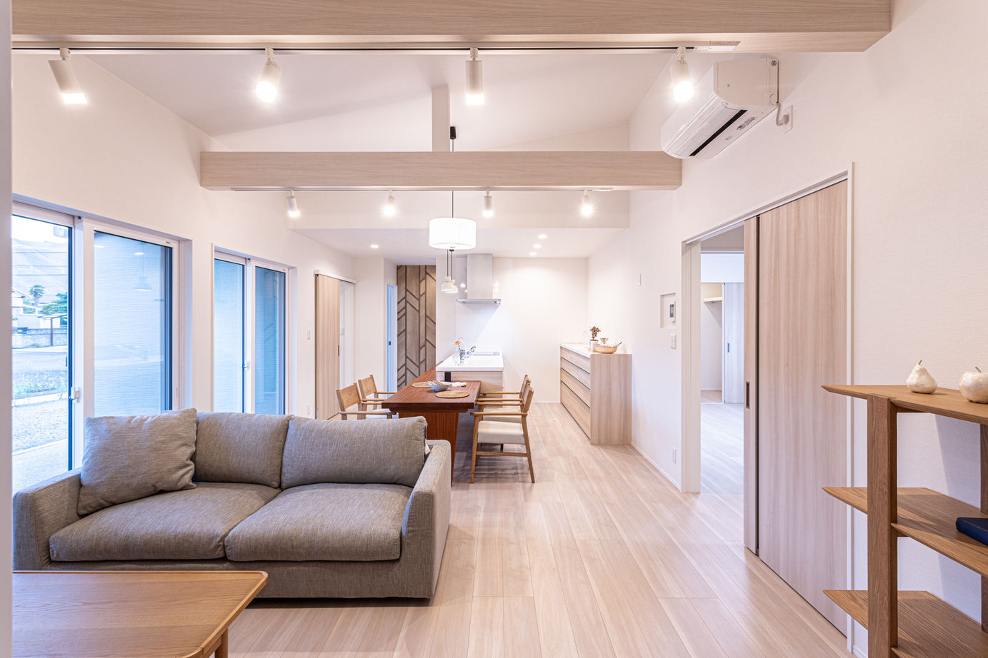 エースホーム太田店（白石建設） 将来の暮らしやすさまで考え抜いた、ヒュッゲな平屋の住まいの建築実例画像2