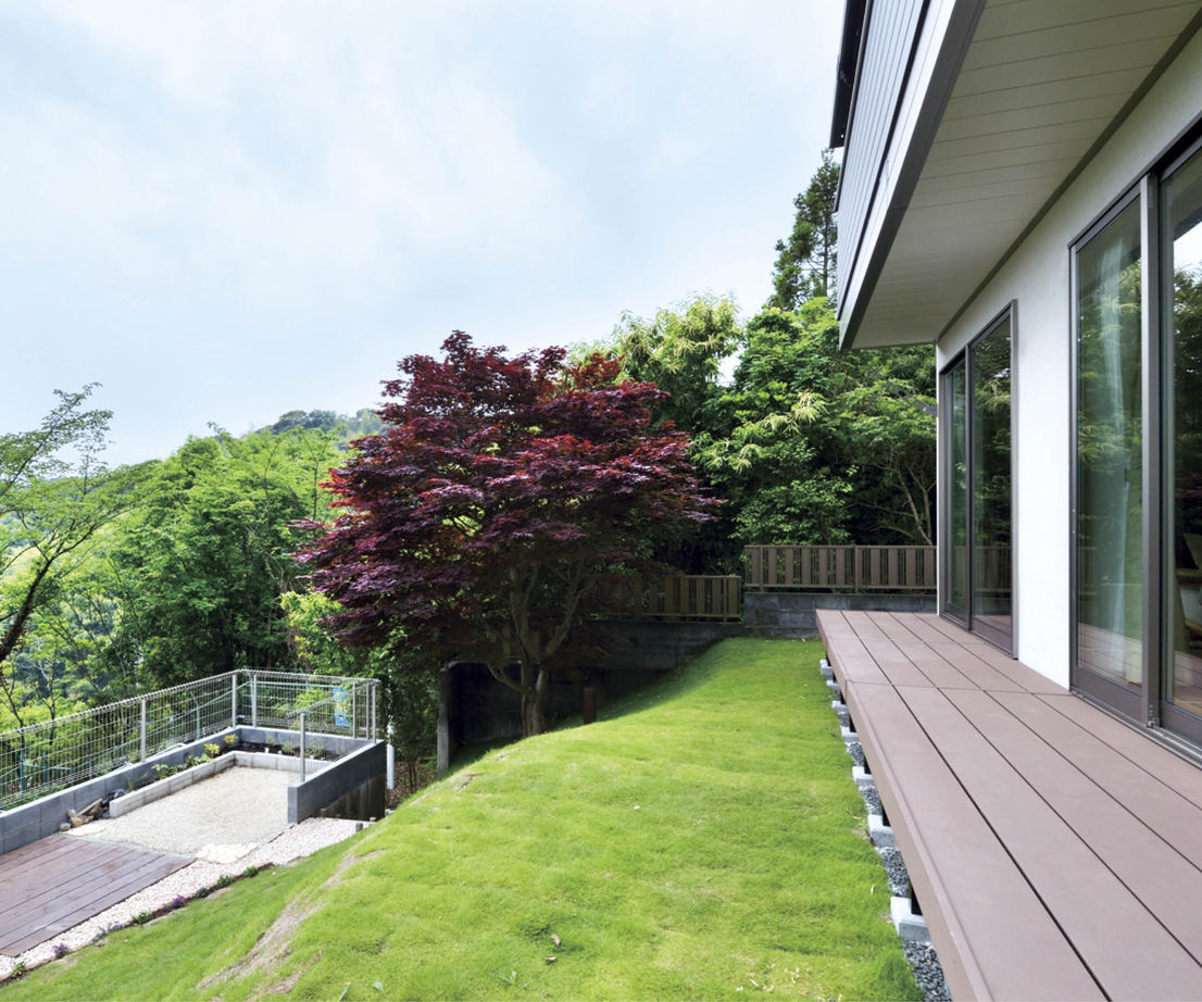 住友林業 【約40坪/間取り図有/ウッドデッキ】南に開けた高台ゆえの光と風、眺望　自然の心地よさを楽しめる家の建築実例画像6